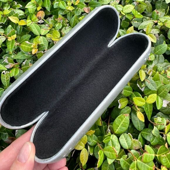 Vintage Oakley Metal Industrial Sunglasses Eyeglasses Case Holder Motorcycle - Picture 3 of 7